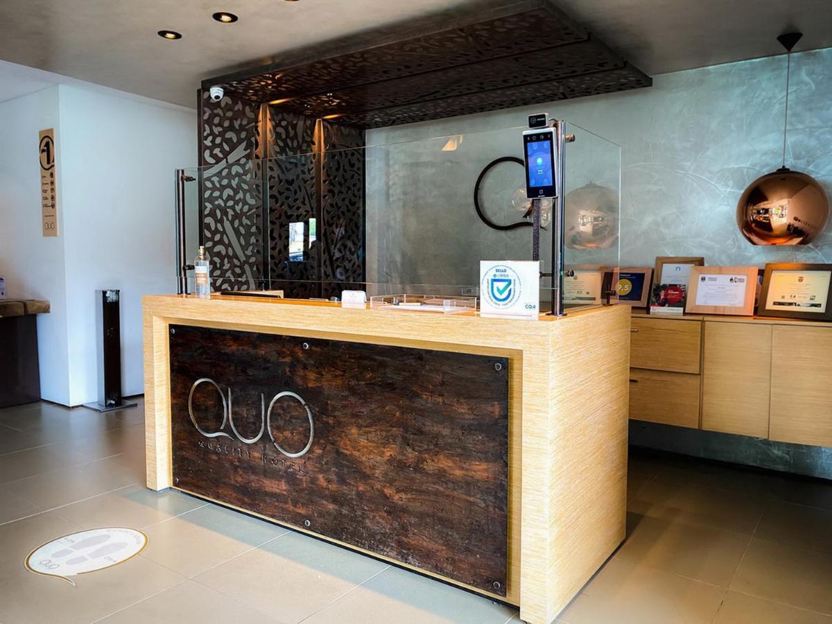 Quo Quality Hotel Manizales Exterior foto A temperature screening station at the front desk of a hotel in Phuket, Thailand