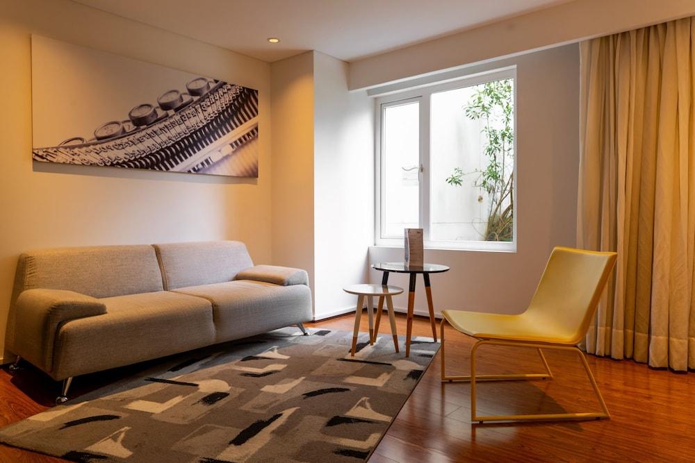 Quo Quality Hotel Manizales Exterior foto A living room in a hotel