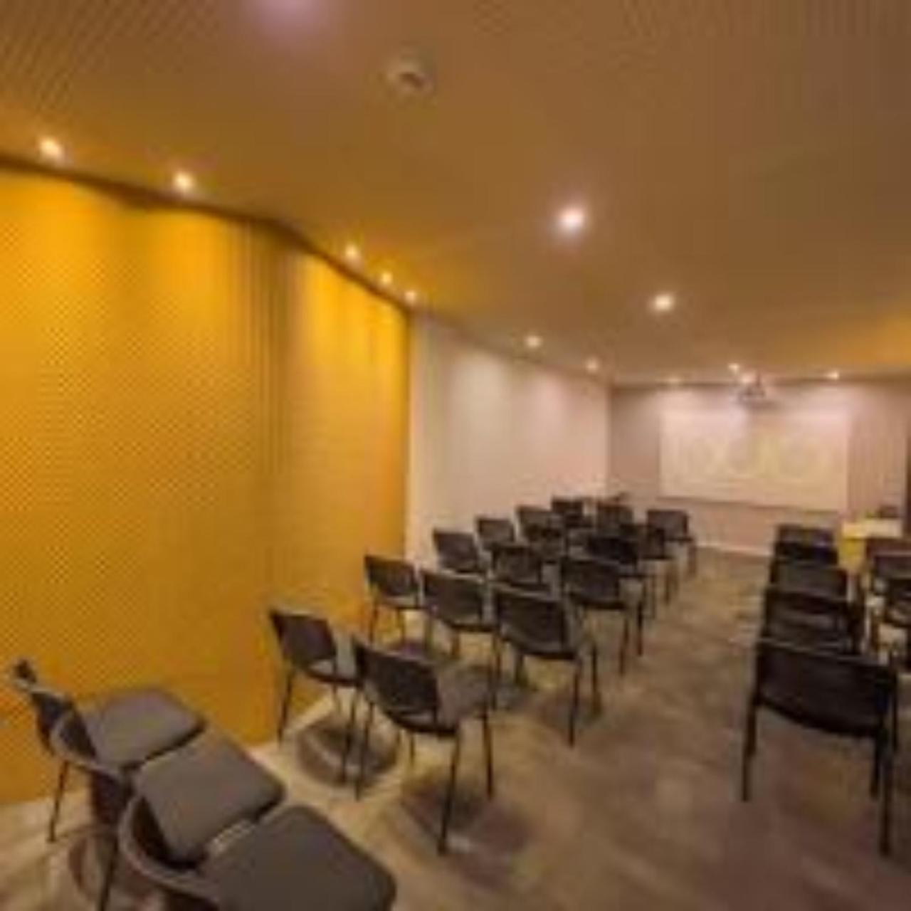 Quo Quality Hotel Manizales Exterior foto The interior of the lecture room