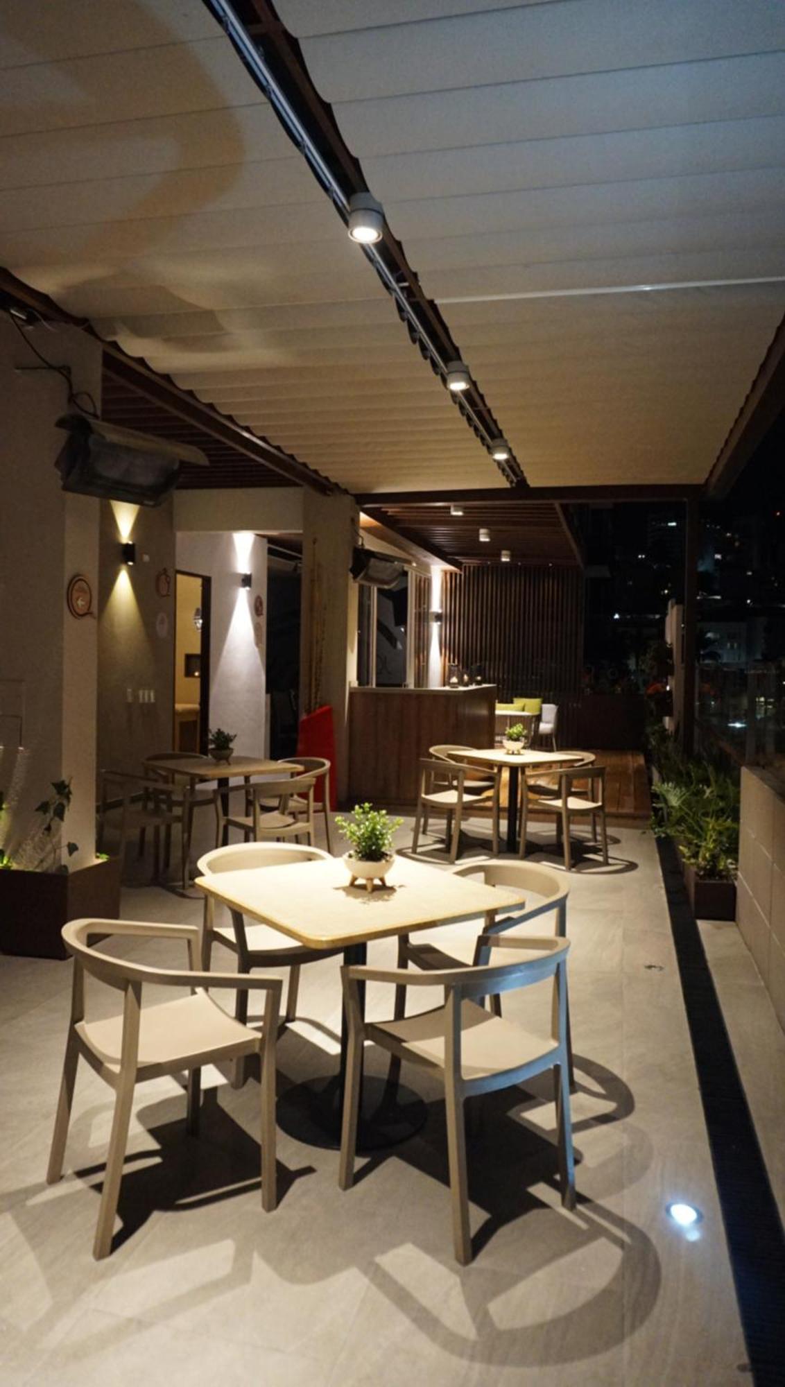Quo Quality Hotel Manizales Exterior foto The interior of a Starbucks in Taiwan