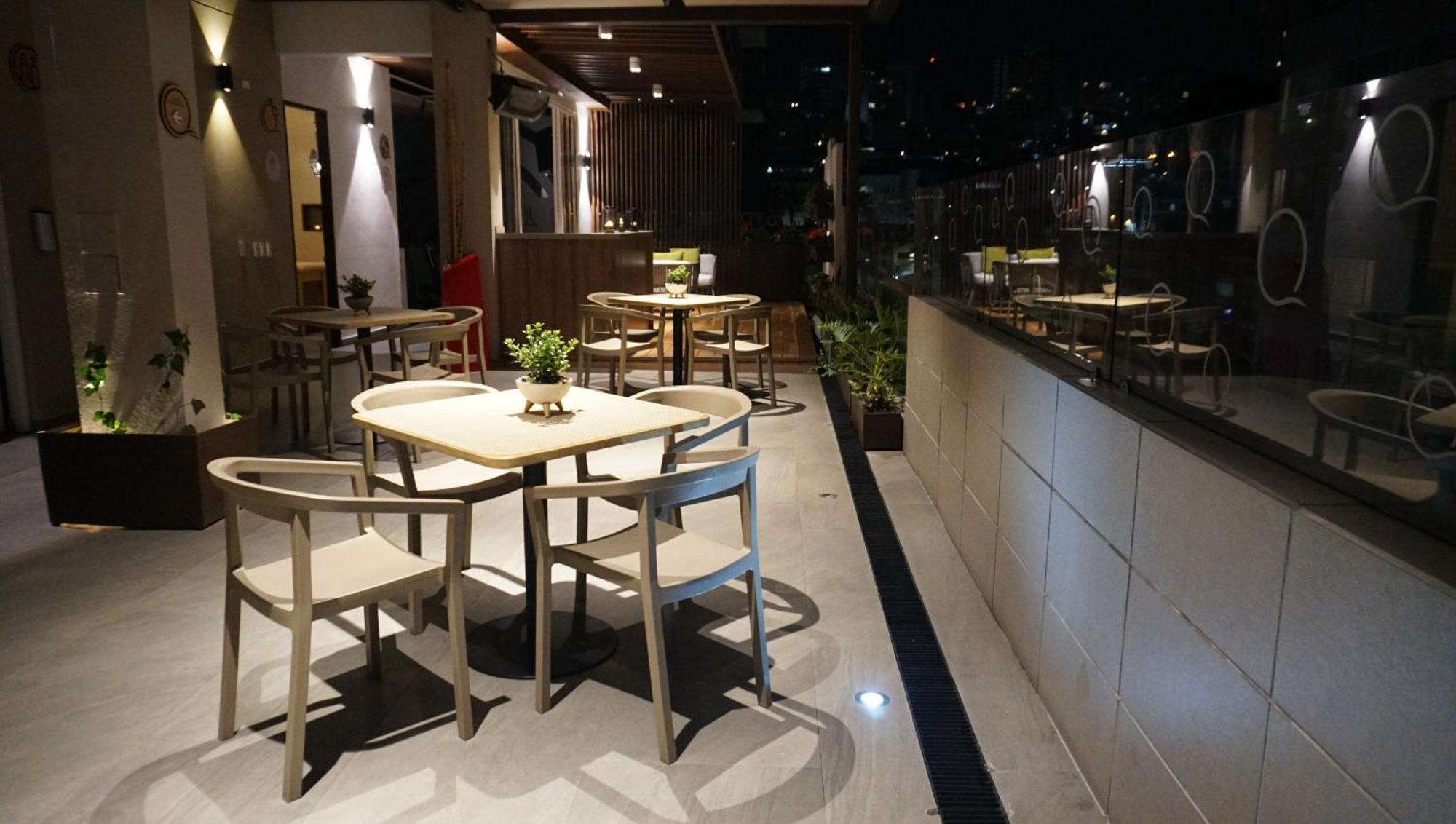 Quo Quality Hotel Manizales Exterior foto The interior of the restaurant
