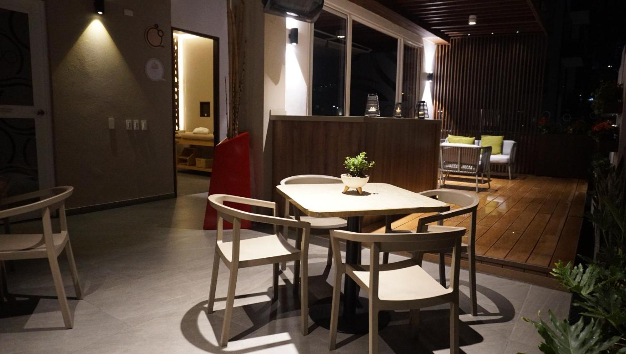 Quo Quality Hotel Manizales Exterior foto A dining room
