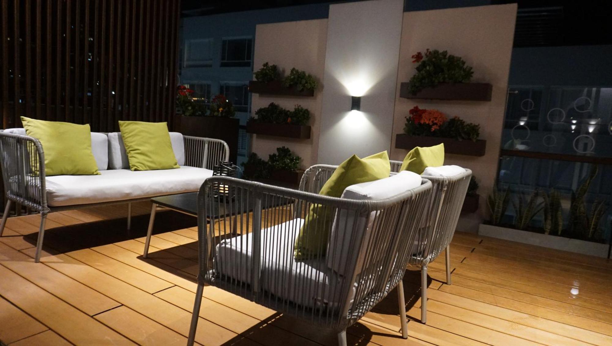 Quo Quality Hotel Manizales Exterior foto A modern garden furniture set