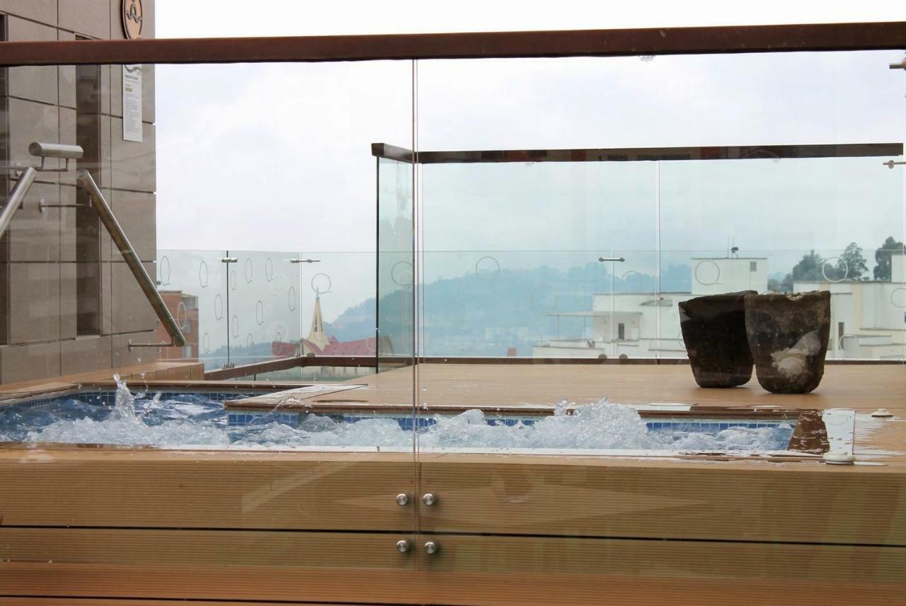 Quo Quality Hotel Manizales Exterior foto A glass balustrade